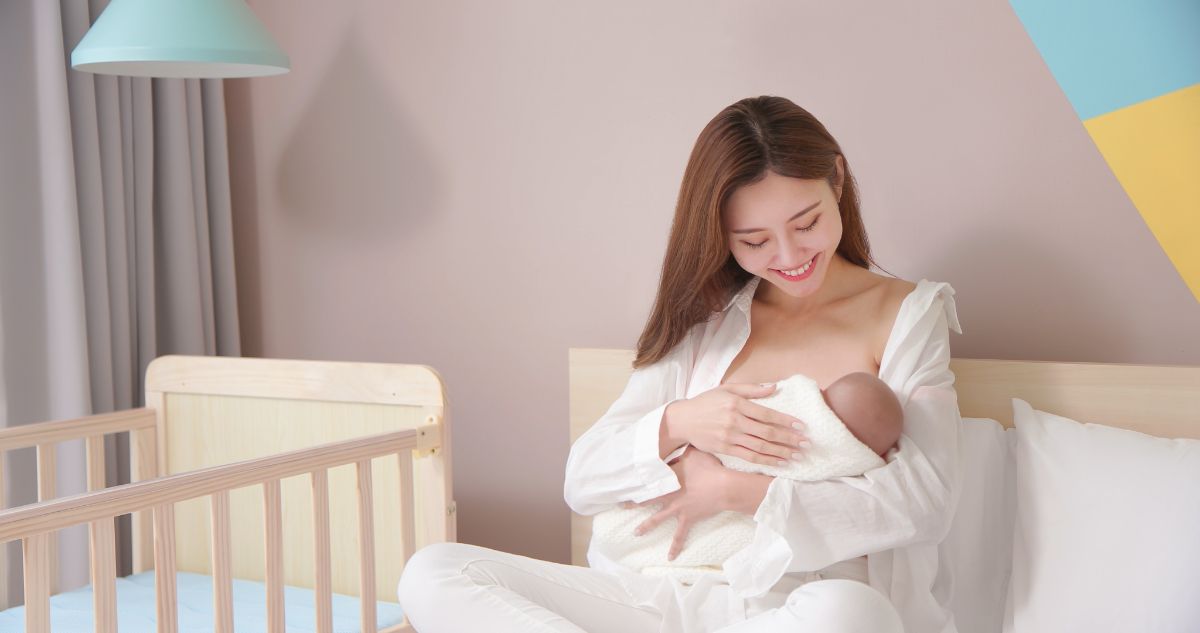 นมจากเต้าเป็นอาหารหลักสำหรับการดูแลทารกแรกเกิด