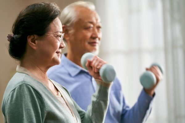 ท่ากางศอก หุบศอก ท่าออกกำลังกายผู้สูงอายุ