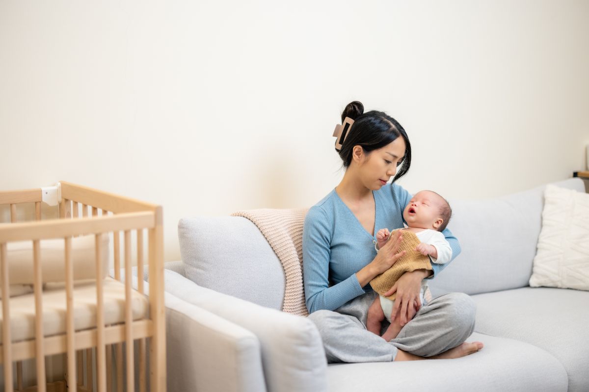 การอุ้มเป็นวิธีเลี้ยงเด็กแรกเกิดที่ช่วยสร้างความสัมพันธ์อันดี